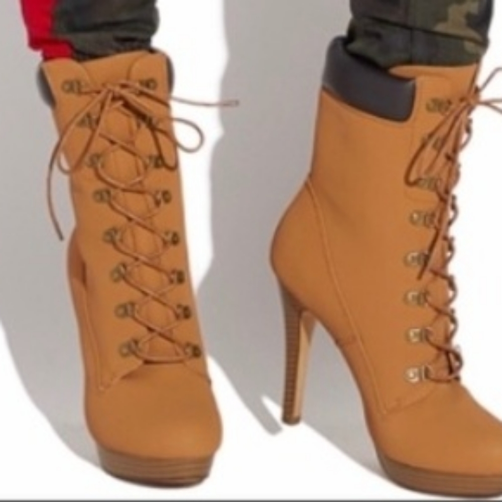 Shoe dazzle Daylene tan 8.5 booties 5inch